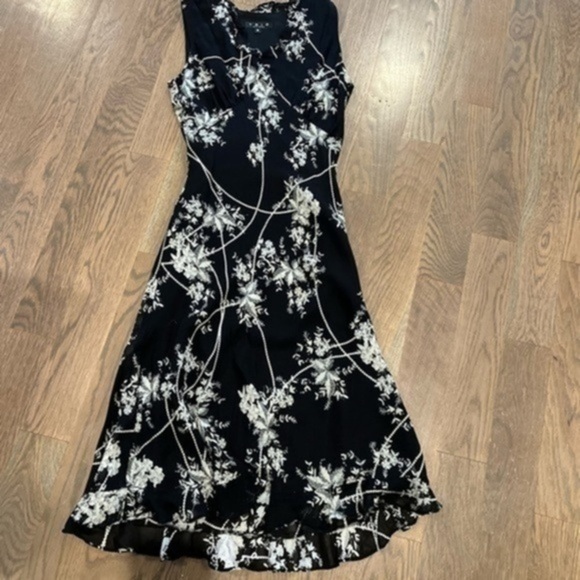 Trio New York Dresses & Skirts - TRÍO  black and white dress size 6